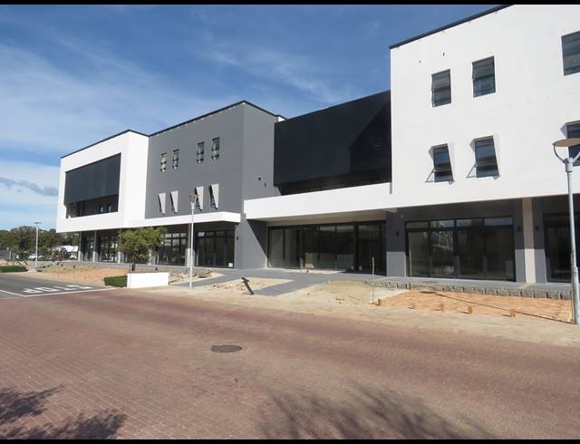 76.60M² MEDICAL SUITE TO LET IN PAARDEVLEI